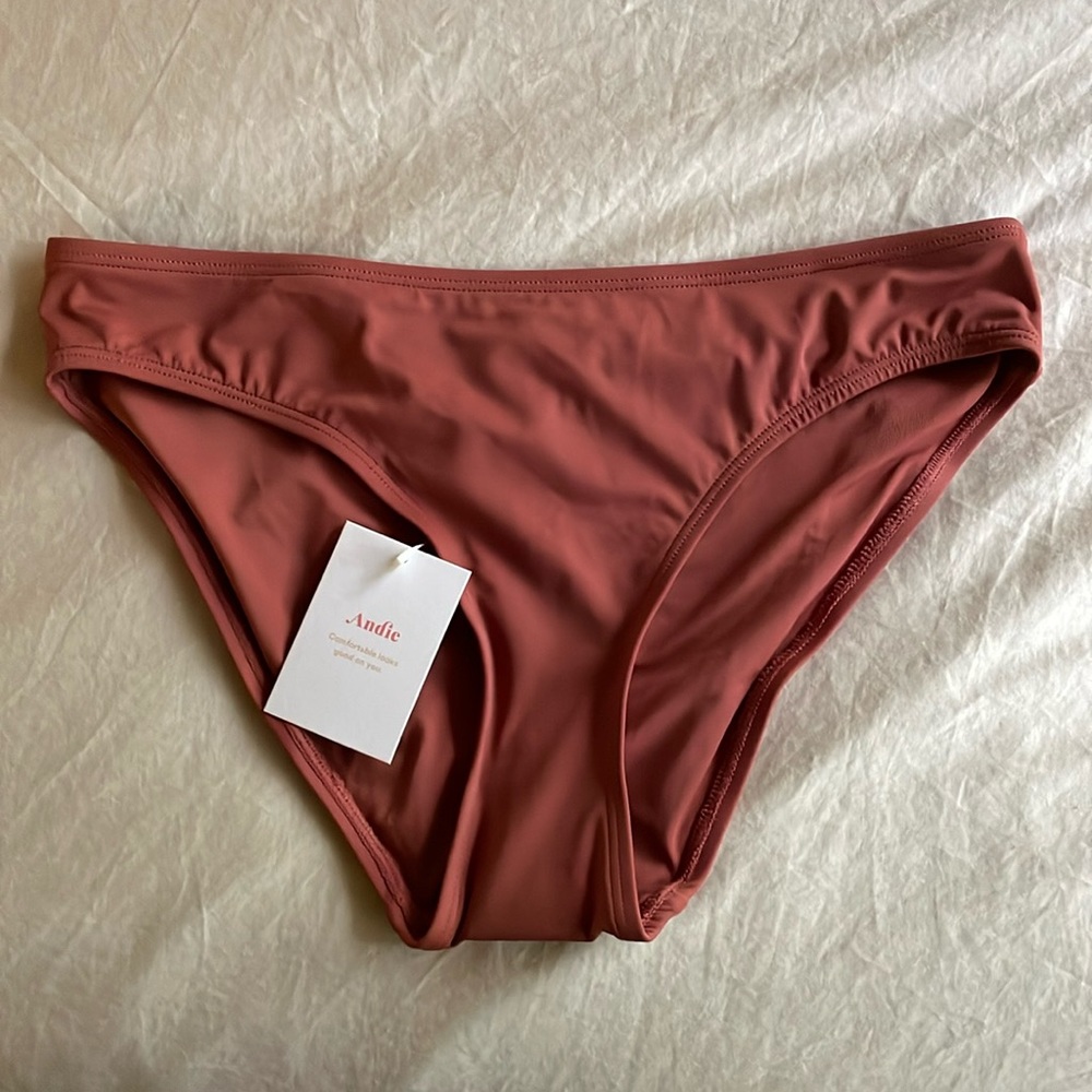 The Bikini Bottom - Glossy Eco Nylon - Clay - M